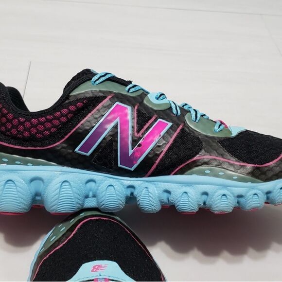 𝅺NEW Balance Minimus Running Shoes - Picture 12 of 13